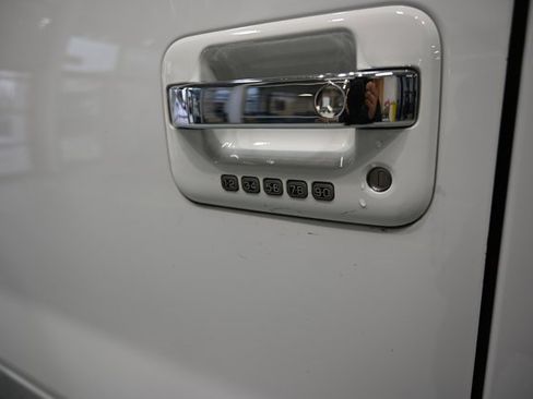 Used 2013 Ford F150 Lariat w/ Lariat Chrome Pkg image 30