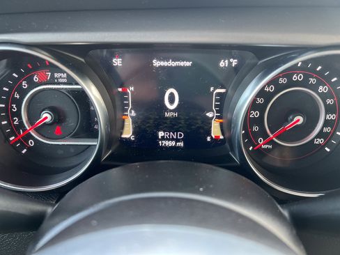 Used 2022 Jeep Wrangler Rubicon w/ Cold Weather Group AWD/4WD image 14