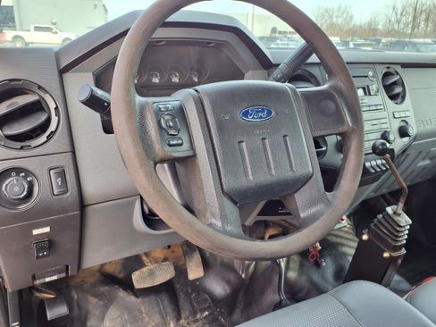 Used 2013 Ford F550 4x4 Regular Cab Super Duty image 4