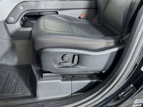 Used 2025 Land Rover Defender 110 S image 19