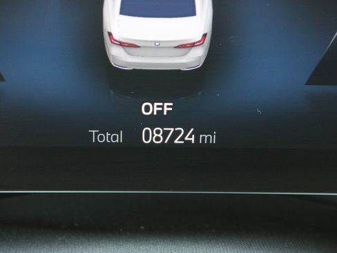 Used 2024 BMW 530i xDrive w/ Executive Package image 13