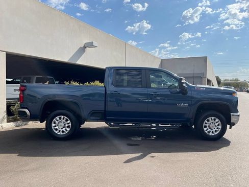 Used 2025 Chevrolet Silverado 2500 LT w/ Texas Edition AWD/4WD image 4