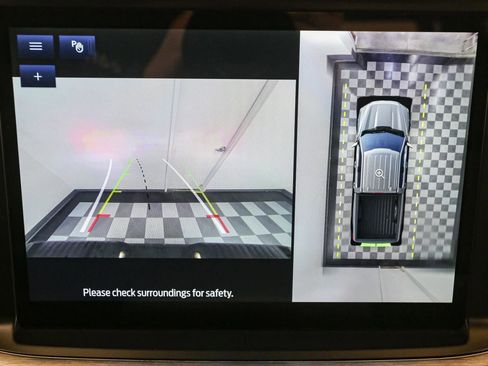 Used 2022 Ford F150 Lariat w/ Tow Technology Package image 32