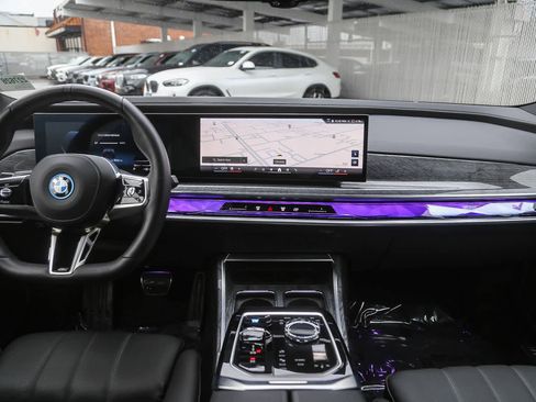 Used 2025 BMW i7 eDrive50 w/ M Sport Package image 9