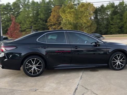 Used 2022 Toyota Camry SE image 7