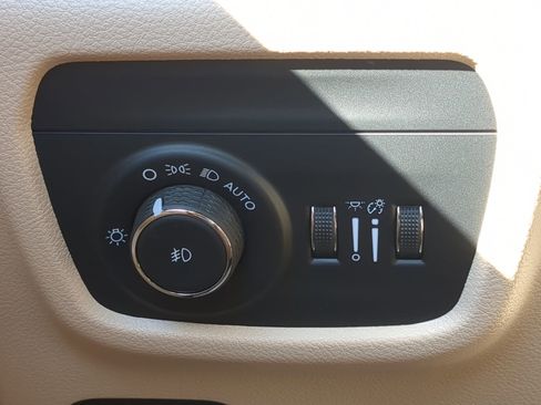 Used 2025 Jeep Grand Cherokee Limited w/ Trailer Tow Package image 56