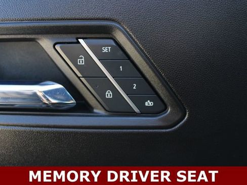 Used 2024 GMC Canyon AT4 w/ AT4 Premium Package image 4