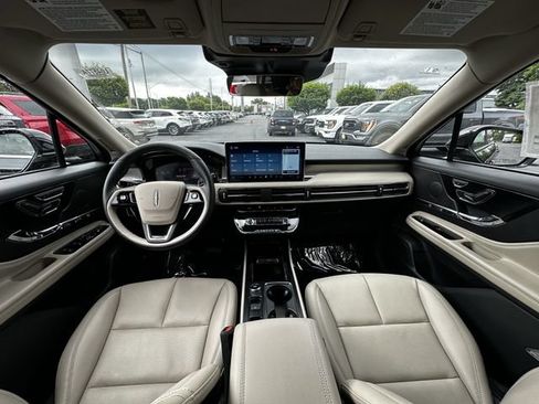 Certified 2025 Lincoln Corsair AWD w/ Equipment Group 101A image 3