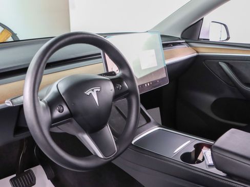 Used 2023 Tesla Model Y Long Range image 20