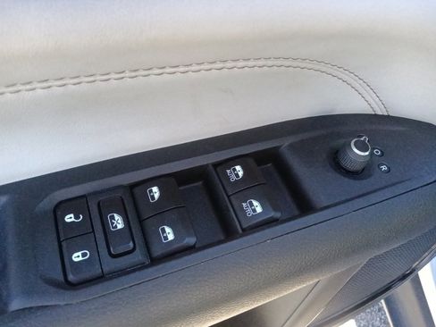 Used 2024 Jeep Compass Limited image 12