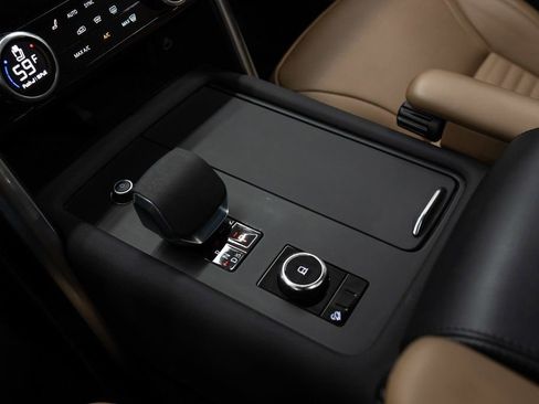 Used 2023 Land Rover Discovery S R-Dynamic image 23