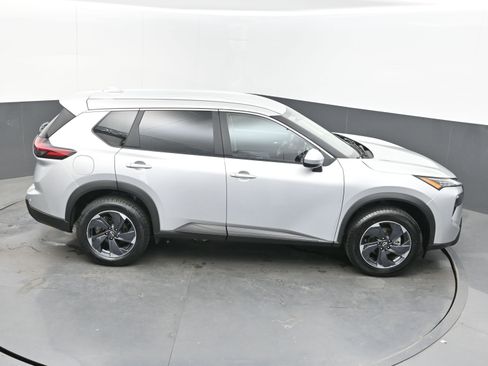 Used 2025 Nissan Rogue SV image 38