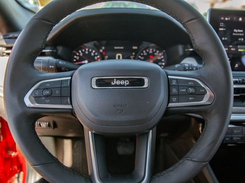 Used 2025 Jeep Compass Limited AWD/4WD image 17