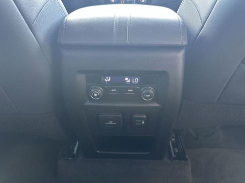 Used 2020 Chevrolet Traverse LT w/ LT Premium Package FWD image 25