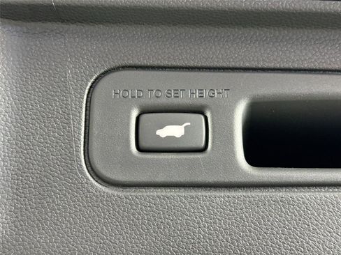 Used 2025 Honda Pilot TrailSport image 38