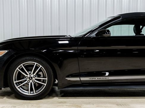 Used 2015 Ford Mustang Premium image 3