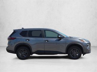 Used 2024 Nissan Rogue S FWD video 2