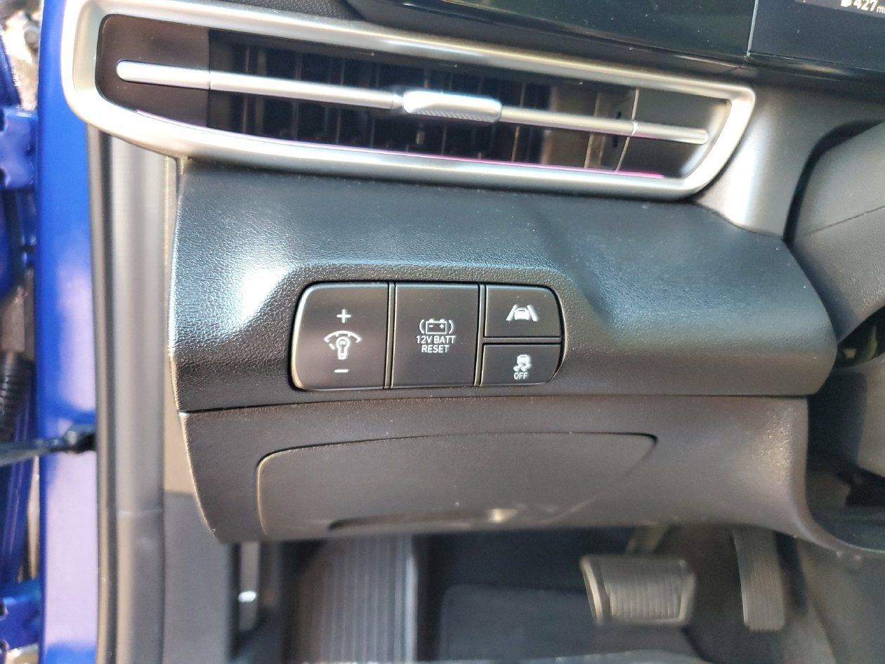 Used 2023 Hyundai Elantra Limited FWD image 30