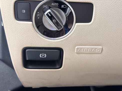 Used 2014 Mercedes-Benz SLK 250 image 27