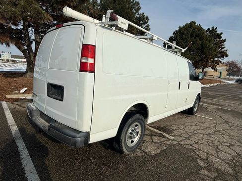 Used 2017 Chevrolet Express 3500 Extended image 4