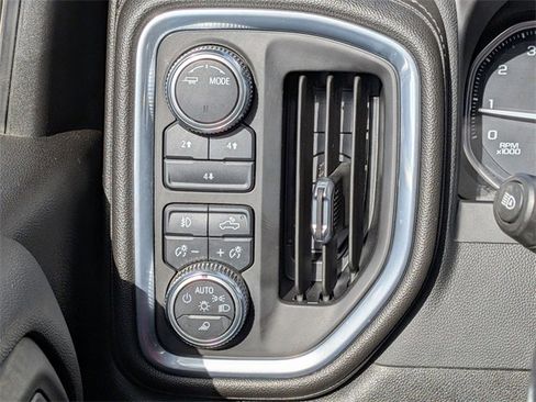 Used 2022 GMC Sierra 2500 SLE w/ SLE Value Package; image 18