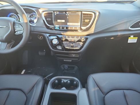 New 2026 Chrysler Pacifica Select image 21