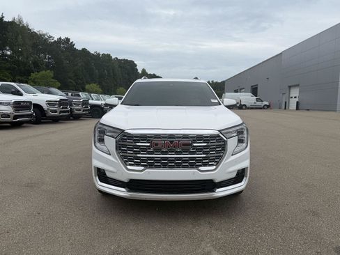 Used 2024 GMC Terrain Denali AWD/4WD image 2