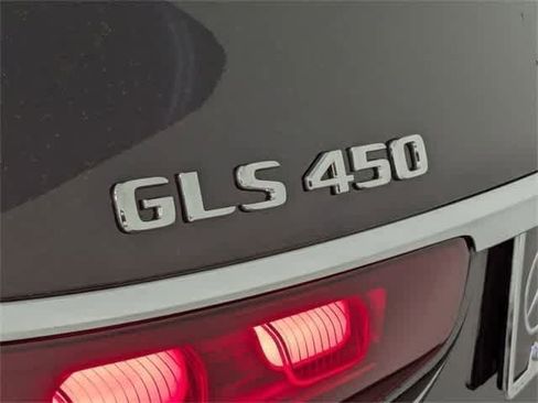 Certified 2025 Mercedes-Benz GLS 450 4MATIC image 11