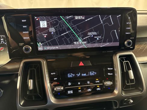 Certified 2022 Kia Sorento EX AWD/4WD image 21