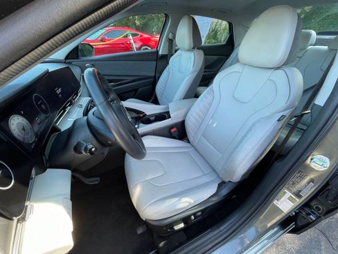 Used 2025 Hyundai Elantra Limited image 39