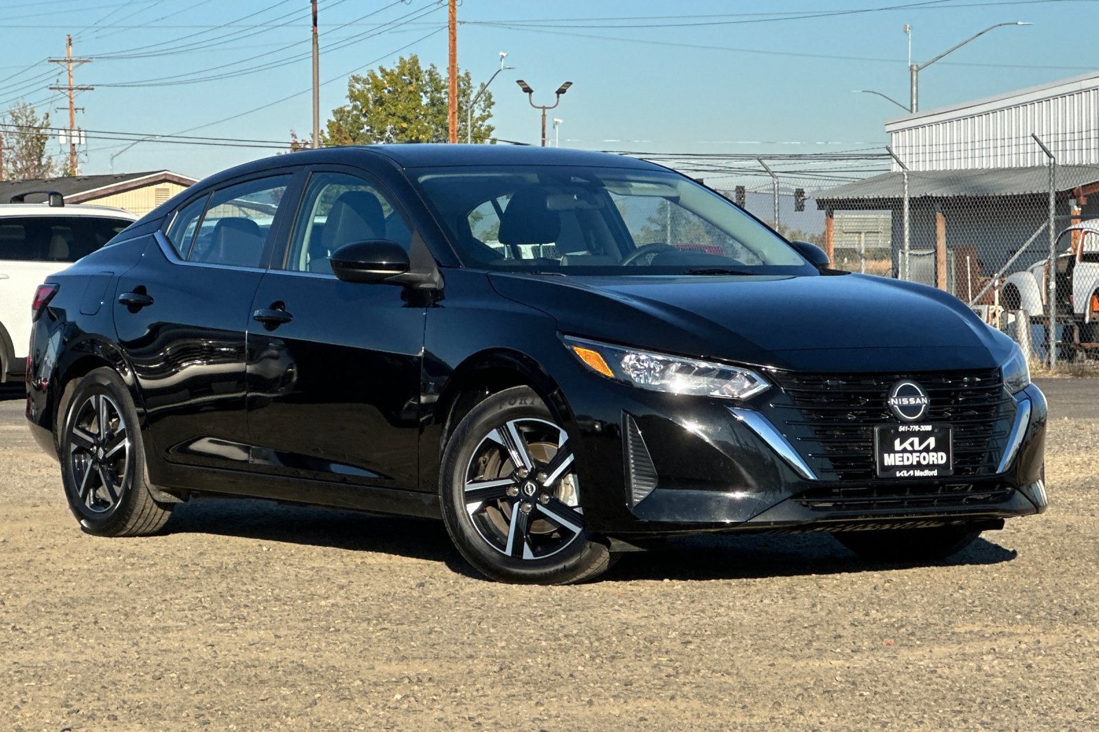 Used 2025 Nissan Sentra SV FWD image 2