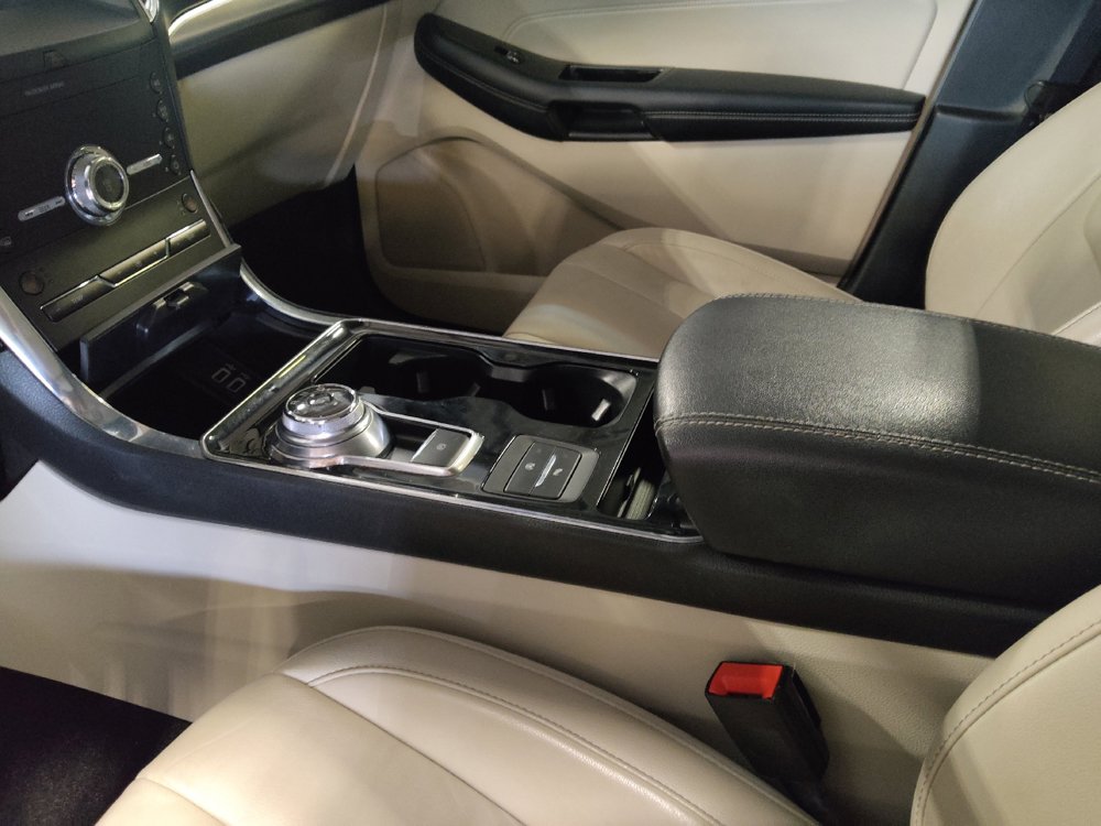 Used 2020 Ford Edge Titanium FWD image 26