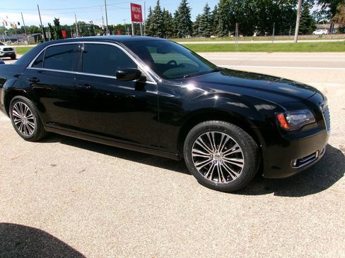 Used 2014 Chrysler 300 S AWD/4WD image 2