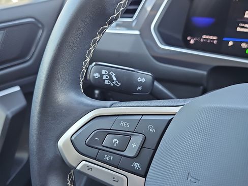 Used 2024 Volkswagen Tiguan SE image 23