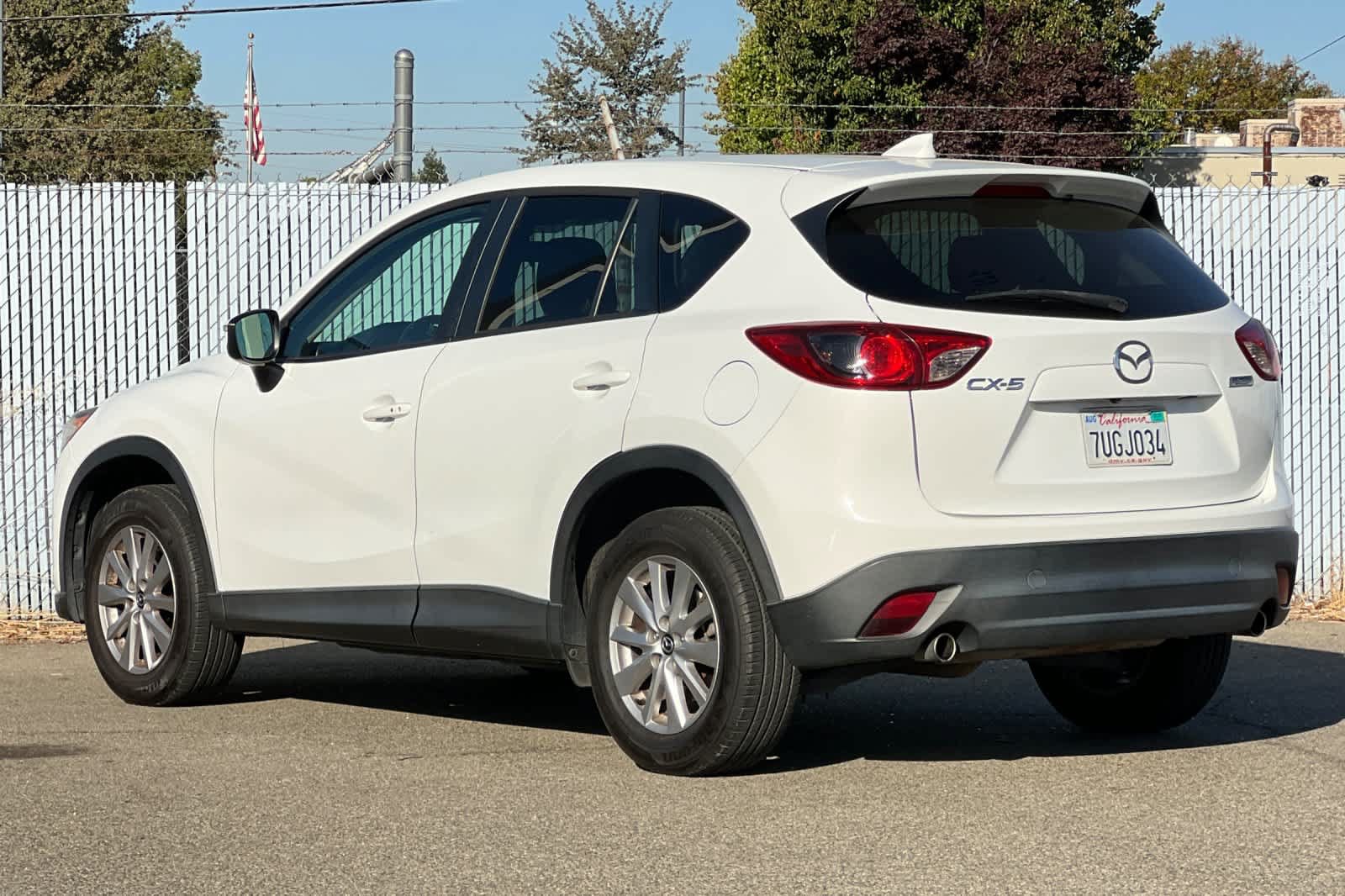 Used 2016 MAZDA CX-5 Touring w/ Bose/Moonroof Package FWD image 5