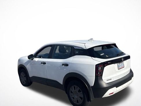 Used 2025 Nissan Kicks S w/ Charging Package image 8