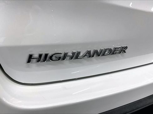 Used 2015 Toyota Highlander XLE AWD/4WD image 9