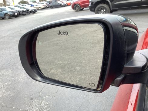 Used 2024 Jeep Compass Latitude image 29