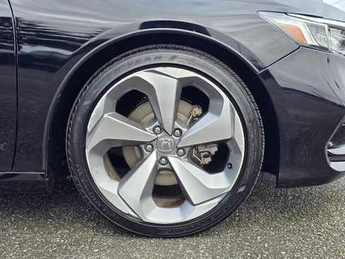 Used 2018 Honda Accord Touring image 9