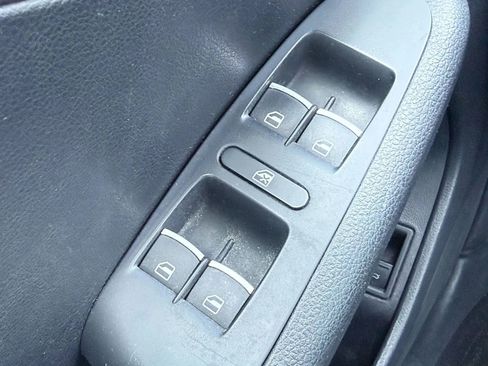 Used 2013 Volkswagen Jetta SE FWD image 23