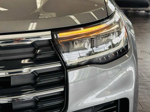 Used 2026 Ford Explorer Active AWD/4WD image 19