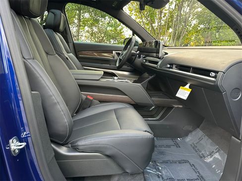 New 2026 Cadillac Vistiq Sport image 10