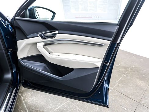 Used 2023 Audi e-tron Premium w/ Convenience Plus Package image 24