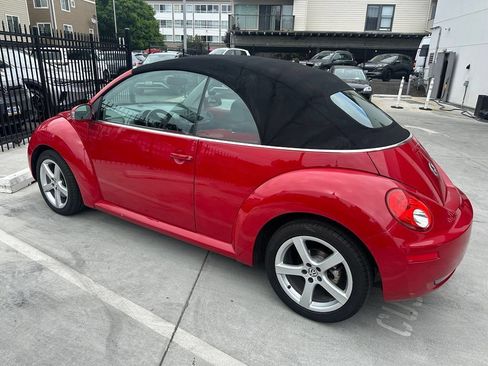 Used 2009 Volkswagen Beetle S FWD image 3