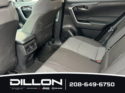 Used 2025 Toyota RAV4 XLE AWD/4WD image 12