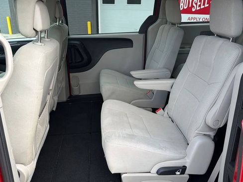 Used 2012 Dodge Grand Caravan SXT FWD image 14