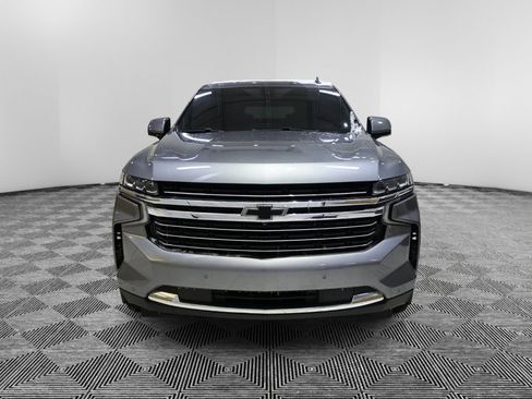 Used 2022 Chevrolet Suburban LT w/ Luxury Package image 8