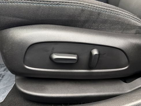 Used 2017 Chevrolet Cruze LT w/ Convenience Package image 12