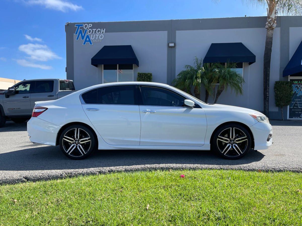 Used 2017 Honda Accord Sport image 4