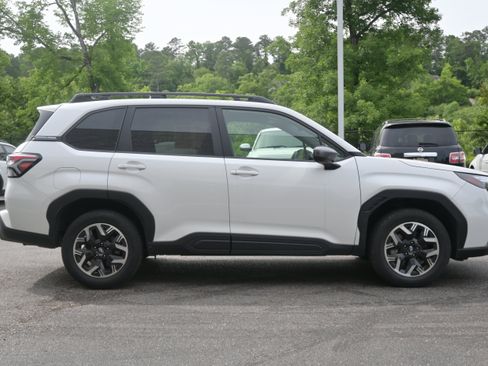 Certified 2025 Subaru Forester Premium AWD/4WD image 10